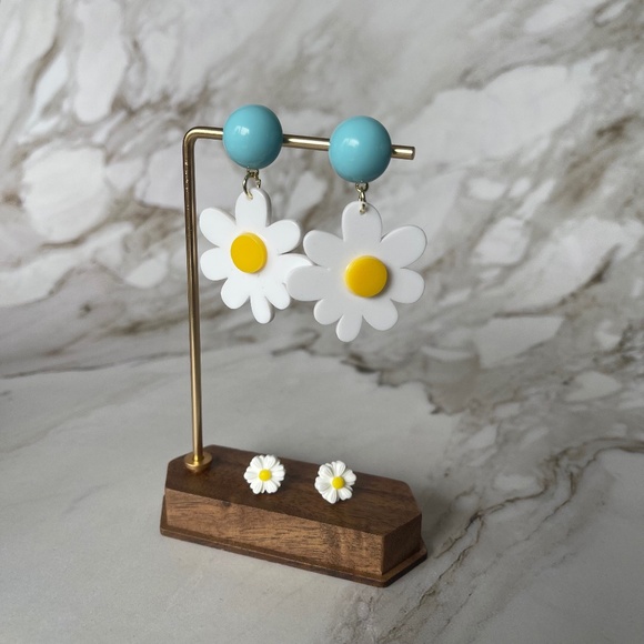 🌼 Daisy Duo Earring Set – Stainless Steel & Alloy Posts - Picture 1 of 5